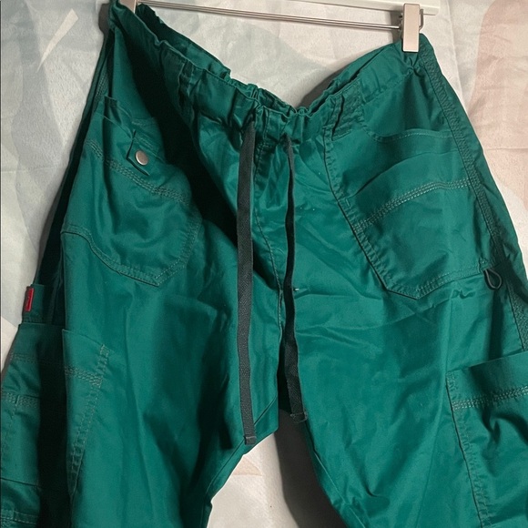 Women’s Green Cargo Pants - Picture 2 of 8